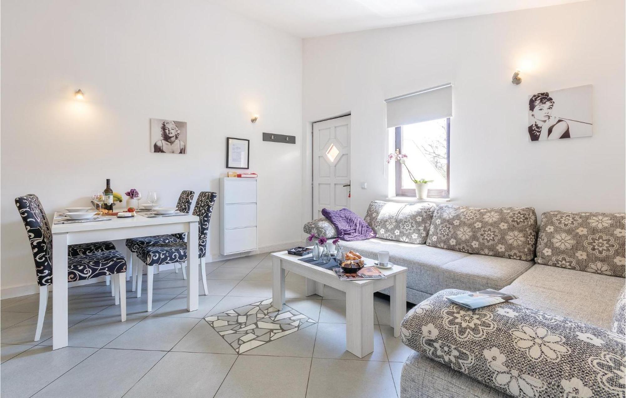 Amazing Apartment In Medulin With Wifi Ngoại thất bức ảnh